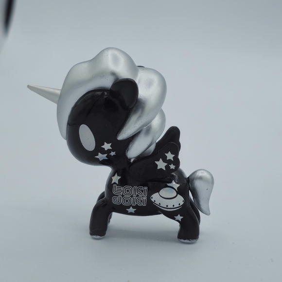 Tokidoki Hot Topic Exclusive Cosmo Unicorno Mini Vinyl Figure - Picture 2 of 5